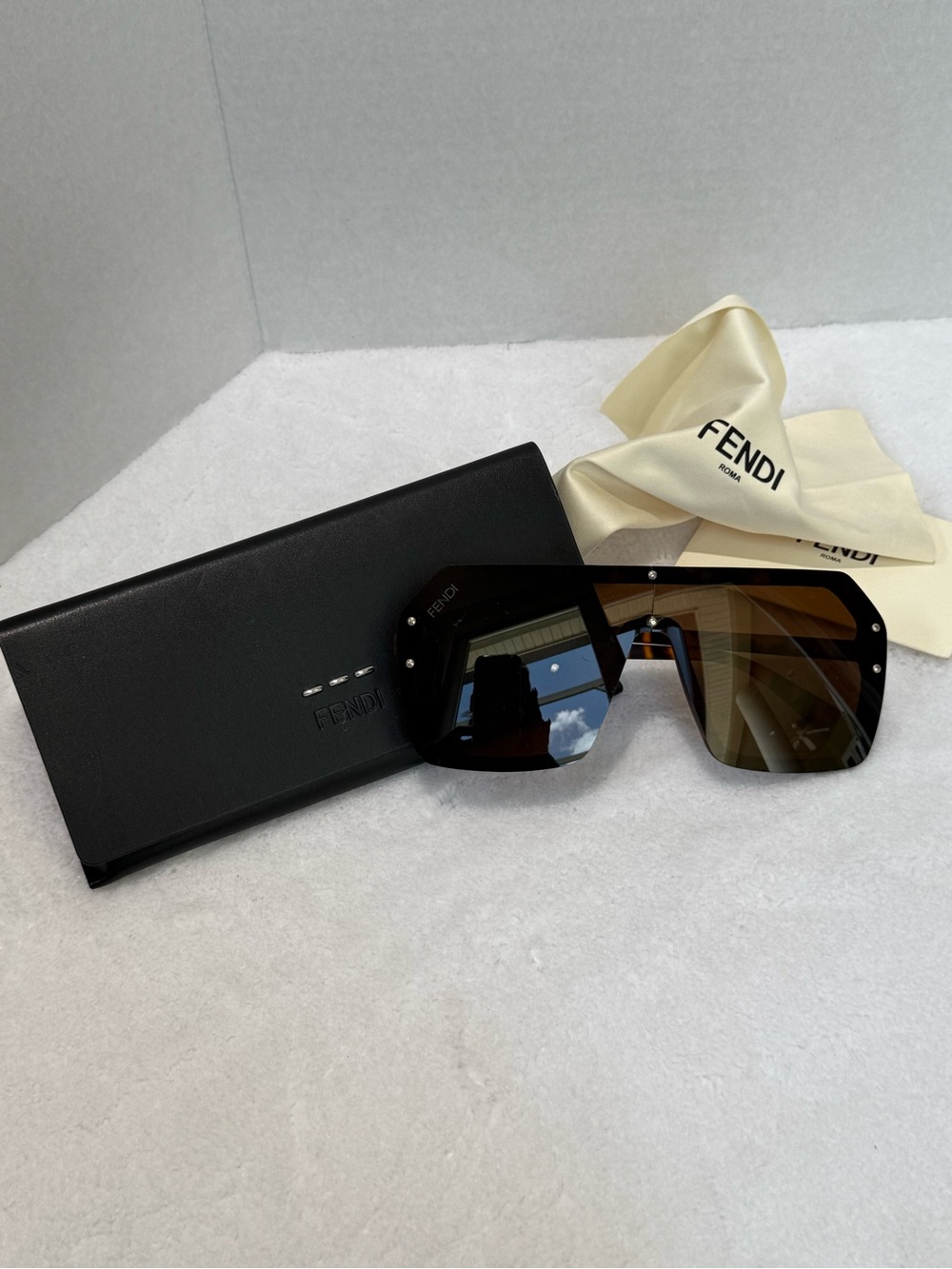 Fendish Oversized Black-Brown Shield Sunglasses w Case and Wipe- READ